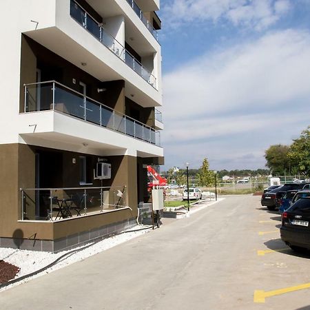 Airport Residence - Across From Otopeni Airport ภายนอก รูปภาพ