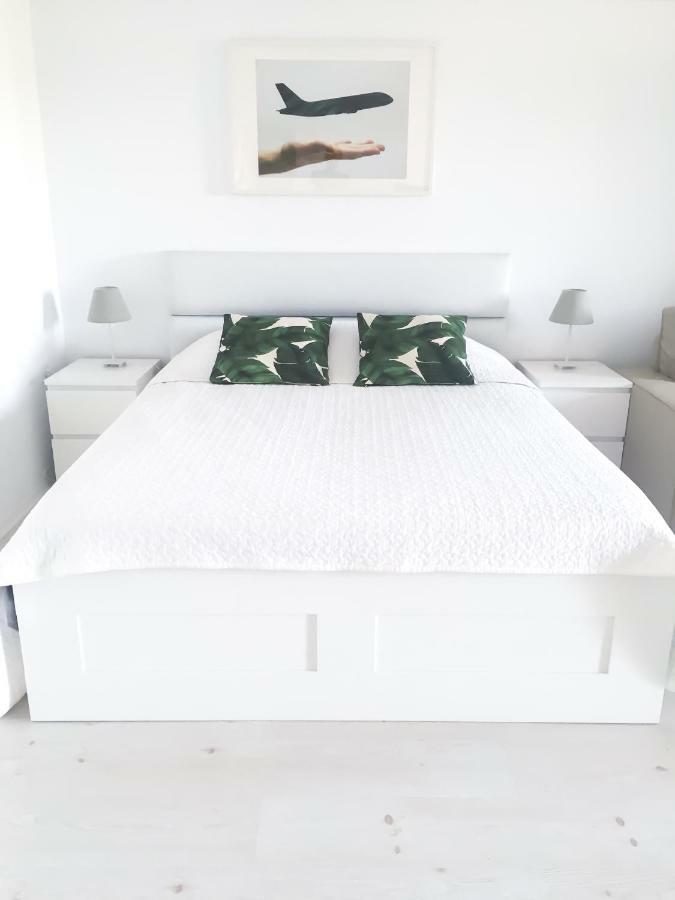 Airport Residence - Across From Otopeni Airport ภายนอก รูปภาพ